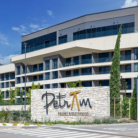 Petram With Rooftop Pool By Interhome بيت للعطل سافودغيا